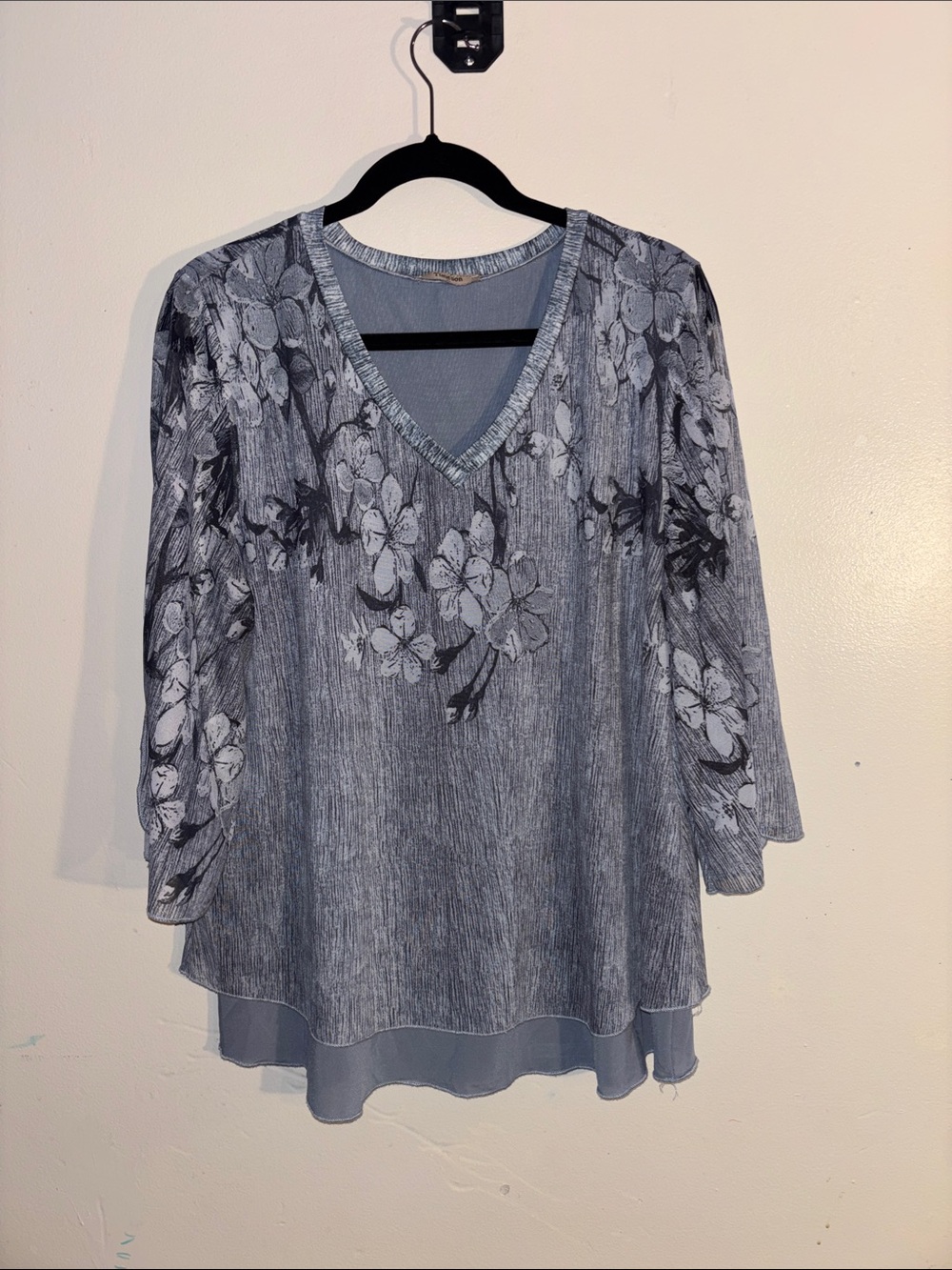 Floral V-Neck Tunic Top in Slate Blue